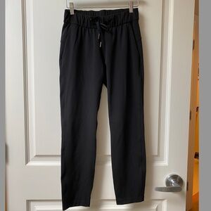 Lululemon Size 4 On the Fly Pant Black